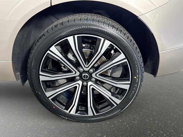 2023 Volvo XC60 Ultimate Bright Theme