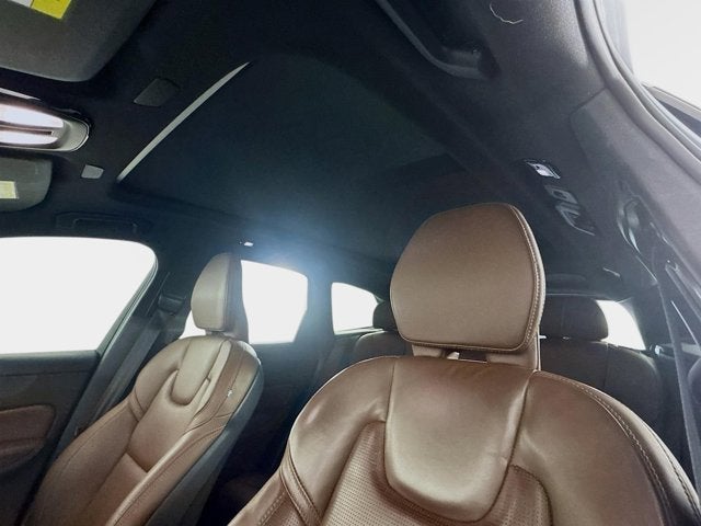 2023 Volvo XC60 Ultimate Bright Theme