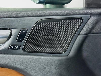 2023 Volvo XC60 Ultimate Bright Theme