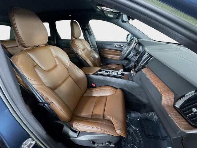2023 Volvo XC60 Ultimate Bright Theme