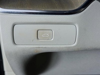 2023 Volvo XC60 Ultimate Bright Theme