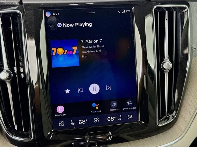 2023 Volvo XC60 Ultimate Bright Theme