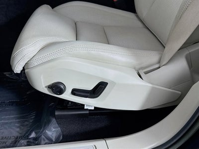 2023 Volvo XC60 Ultimate Bright Theme