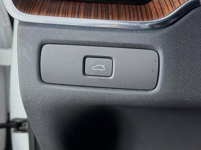 2023 Volvo XC60 Ultimate Dark Theme