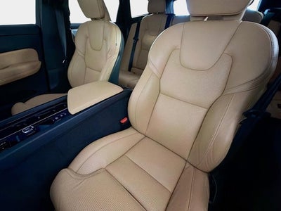 2023 Volvo XC60 Ultimate Dark Theme