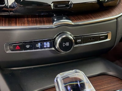 2023 Volvo XC60 Ultimate Dark Theme