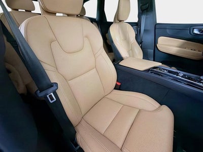 2023 Volvo XC60 Ultimate Dark Theme