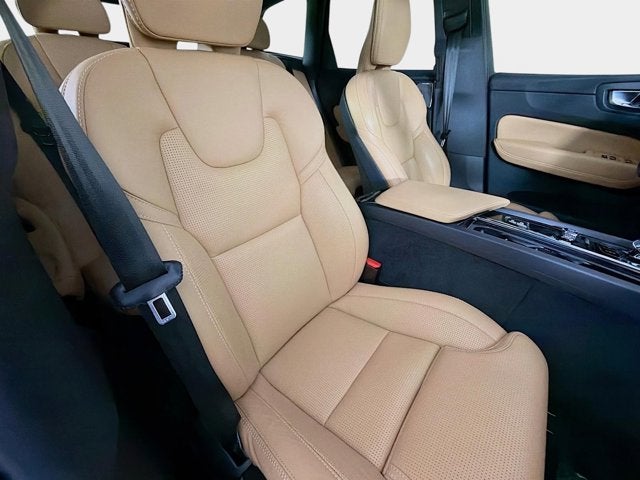 2023 Volvo XC60 Ultimate Dark Theme