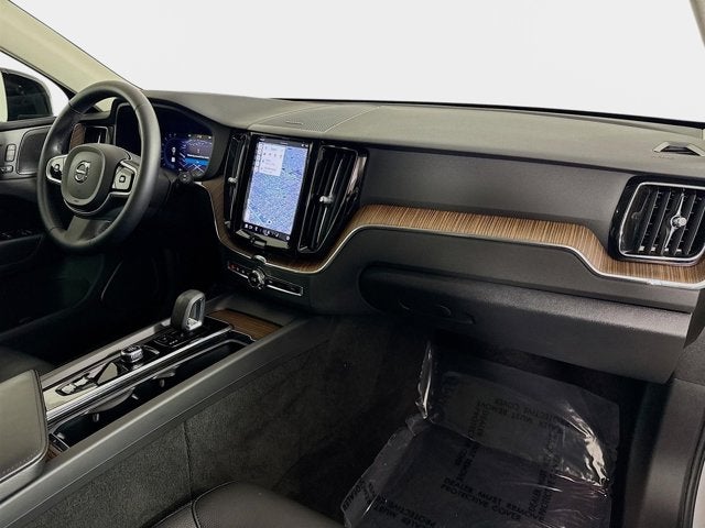 2023 Volvo XC60 Plus Dark Theme