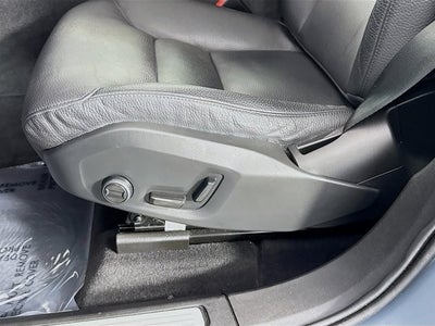 2023 Volvo XC60 Plus Dark Theme