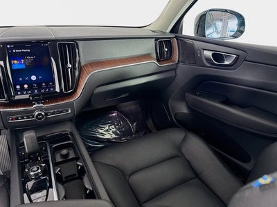2023 Volvo XC60 Plus Dark Theme