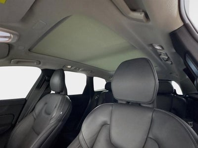 2023 Volvo XC60 Ultimate Bright Theme