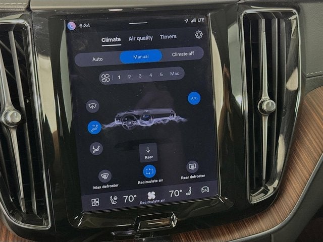 2023 Volvo XC60 Ultimate Bright Theme