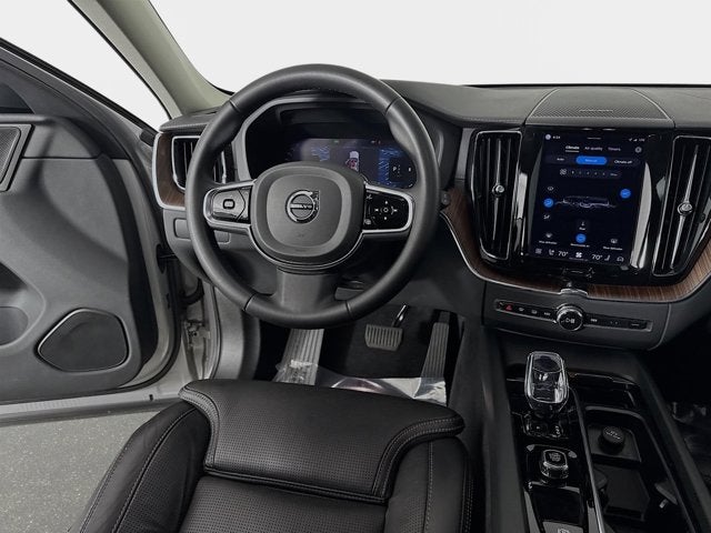 2023 Volvo XC60 Ultimate Bright Theme