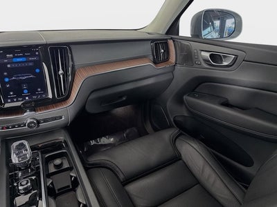 2023 Volvo XC60 Ultimate Bright Theme