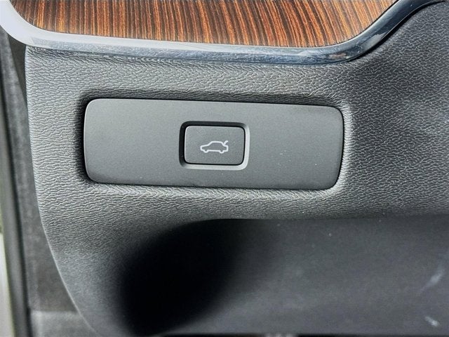 2023 Volvo XC60 Plus Bright Theme