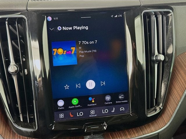 2023 Volvo XC60 Plus Bright Theme