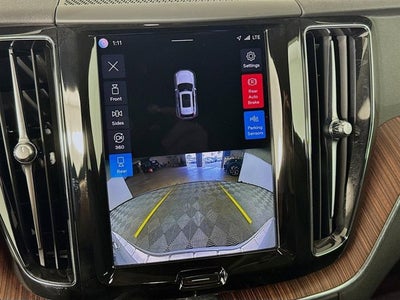 2023 Volvo XC60 Plus Bright Theme