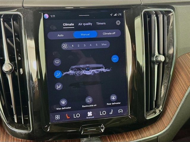 2023 Volvo XC60 Plus Bright Theme