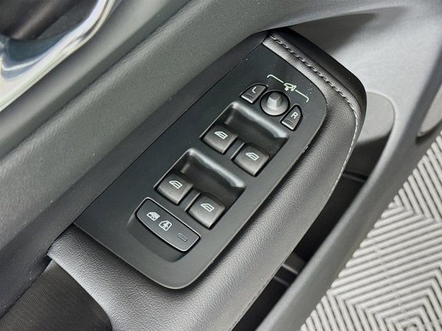 2023 Volvo XC60 Plus Bright Theme