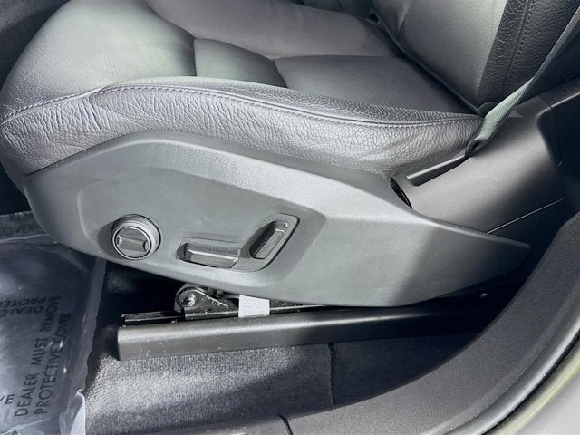 2023 Volvo XC60 Plus Bright Theme