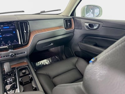 2023 Volvo XC60 Plus Bright Theme