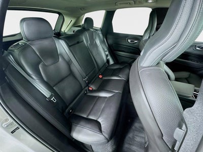2023 Volvo XC60 Plus Bright Theme