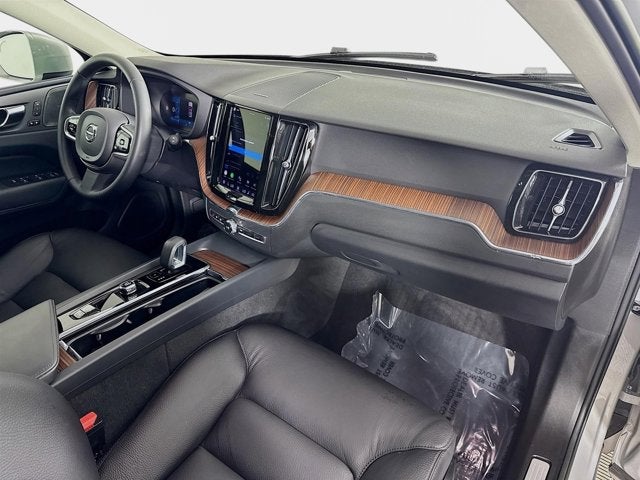 2023 Volvo XC60 Plus Bright Theme