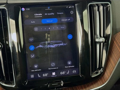 2023 Volvo XC60 Plus Bright Theme