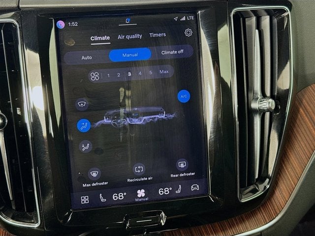 2023 Volvo XC60 Plus Bright Theme