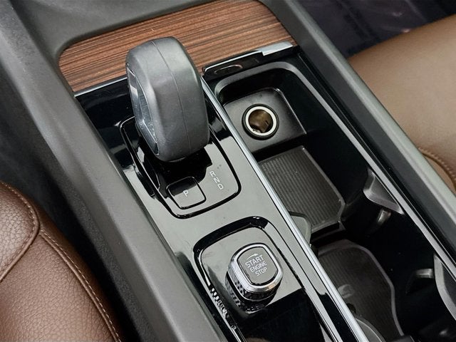 2023 Volvo XC60 Plus Bright Theme