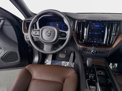 2023 Volvo XC60 Plus Bright Theme