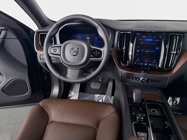 2023 Volvo XC60 Plus Bright Theme
