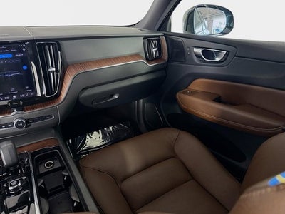 2023 Volvo XC60 Plus Bright Theme