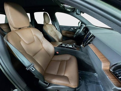 2023 Volvo XC60 Plus Bright Theme