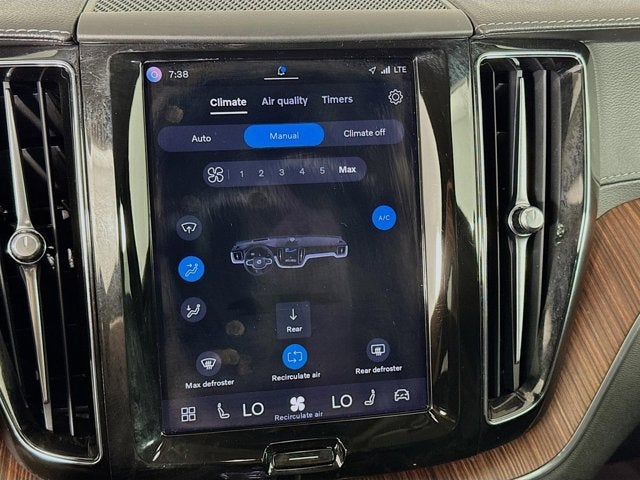 2023 Volvo XC60 Ultimate Bright Theme