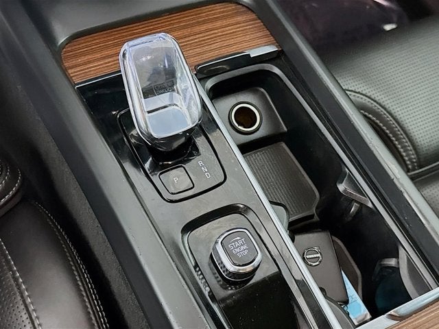 2023 Volvo XC60 Ultimate Bright Theme