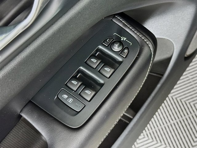 2023 Volvo XC60 Ultimate Bright Theme