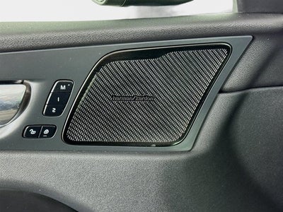 2023 Volvo XC60 Ultimate Bright Theme