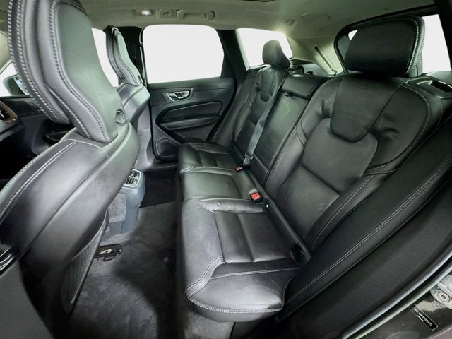 2023 Volvo XC60 Ultimate Bright Theme