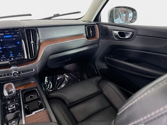 2023 Volvo XC60 Ultimate Bright Theme