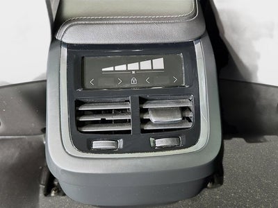 2023 Volvo XC60 Ultimate Bright Theme