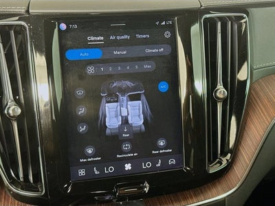 2023 Volvo XC60 Ultimate Bright Theme