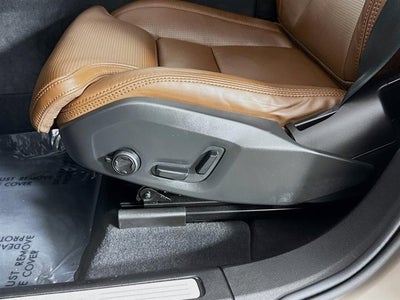 2023 Volvo XC60 Ultimate Bright Theme