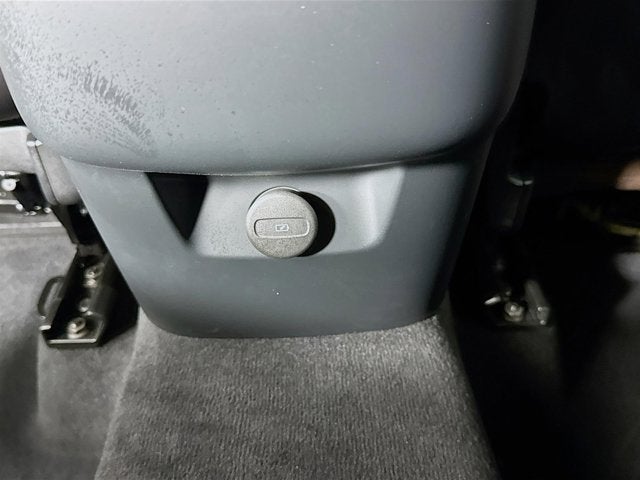 2023 Volvo XC60 Ultimate Bright Theme