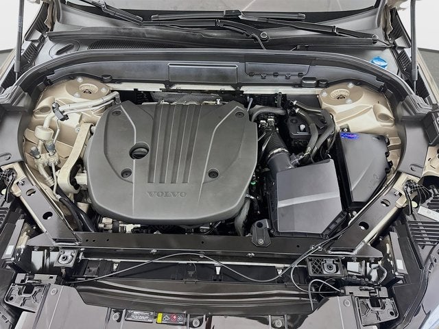2023 Volvo XC60 Ultimate Bright Theme