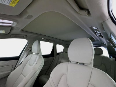 2022 Volvo XC60 Momentum