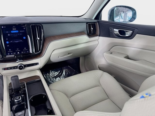 2022 Volvo XC60 Momentum