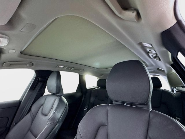 2024 Volvo XC60 Plus Dark Theme