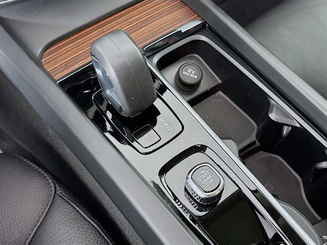 2024 Volvo XC60 Plus Dark Theme